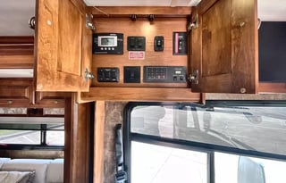 2012 Tiffin Phaeton 40 QTH, Pets and Kids Friendly