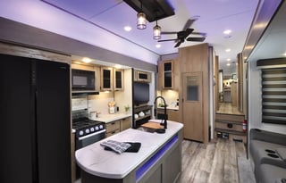 44' 5th Wheel w/ Rear Bath/Bunkhouse Sleeps 8