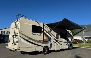 2017 Thor Motor Coach Four Winds 28Z