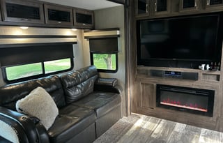 2020 Forest River Sandpiper Fifth Wheel