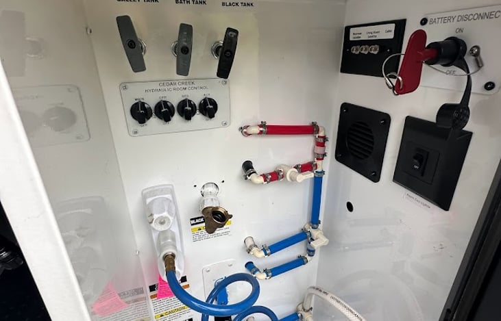 This is an important compartment...
o Black, and Gray Tank Valves
o Hot Water Bypass Valves (you shouldn't have to mess with this at all during your stay)
o Battery Disconnect
o Fresh Water Intake