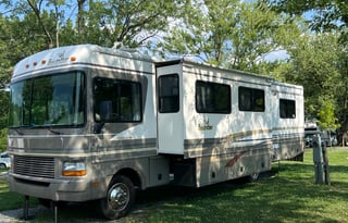2000 Fleetwood RV Bounder 34T