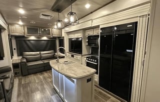 "Hill Country Cougar" Keystone Cougar 368MBI