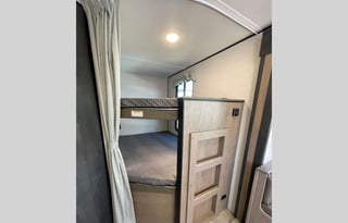 2021 Keystone Hideout Family RV Equipped for 10!