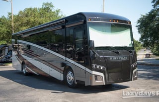 2019 Winnebago Diesel 2 full bathrooms, sleeps 9
