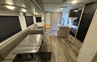 Delivery Only** Room for the entire family!!