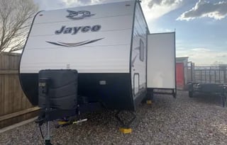 Family approved 1/2-ton towable Jayco w/bunks