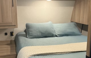 Easy Livin’ with Eileen – 2025 Coleman Camper 27'