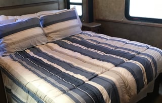 2014 Fleetwood RV Jamboree Sport 31M- LOW Miles