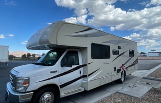 Flor the Wanderer: 2018 Coachmen RV Leprechaun