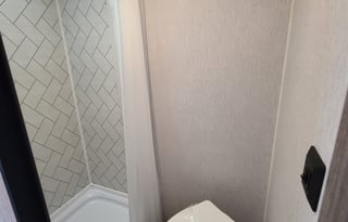 New 2024 Easy to tow 21' low profile sleep 6