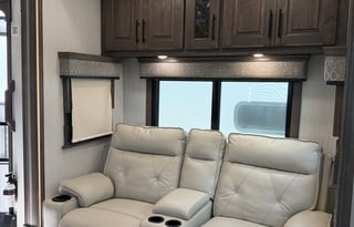 Summer RV Retreat - Luxury Living