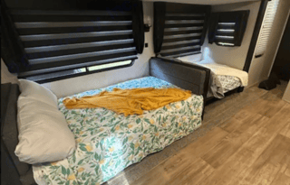 2022 Cherokee - Bring the kids!! Sleeps 9!!