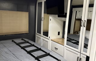 Fully Stocked Thor Ace 28 Ft Class A RV Sleeps 5