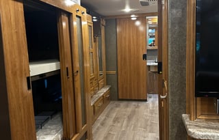 2019 Thor motor coach challenger 37tb