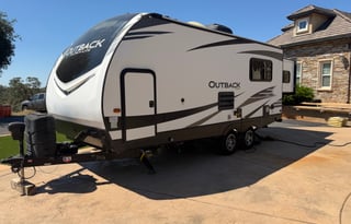 Spacious Clean 23' Outback Trailer w/slideout Bed