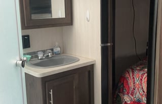 2019 Forest River Cherokee 274VFK Sleeps 6!