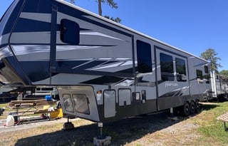 Luxury Raptor 428 • Dual Decks • Sleeps 7•