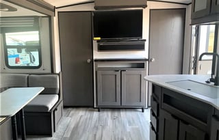 Kid & Pet Friendly Bunkhouse Towable Camper