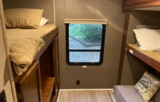 2016 Mallard M33 *2 AC’s* Bunk House and Master