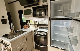 Brand New Luxury Toy Hauler | Sleeps 7 |