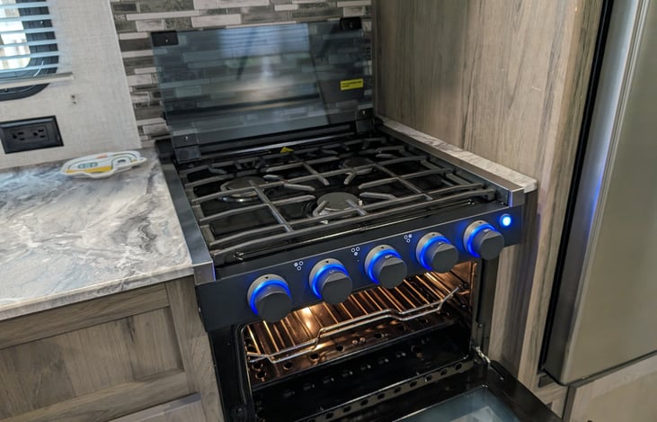 3 burner gas stove and compact oven