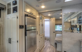 2022 ACE 27 FT Easy to Drive Class A! Sleeps 6-8