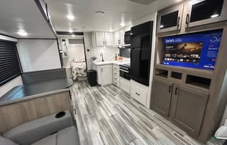 Trailside Escape JANY 2308