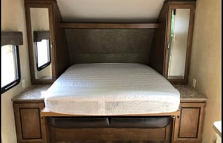 2017 Forest River RV Wildwood X-Lite 230BHXL
