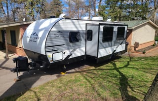 2022 EAST TO WEST Della Terra 261RB