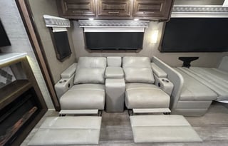 Five-Star Desert Oasis on Wheels!