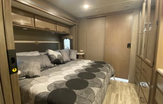 2021 Thor Hurricane 36' 1 1/2 baths