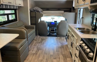 Easy to drive RV, family road trip!