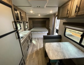 Gulf Stream RV Kingsport Ultra Lite 248BH