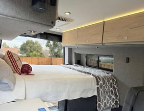 Mercedes Storyteller Dark Mode OG