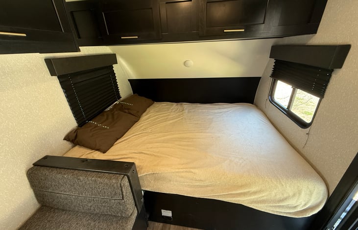 Memory foam queen bed