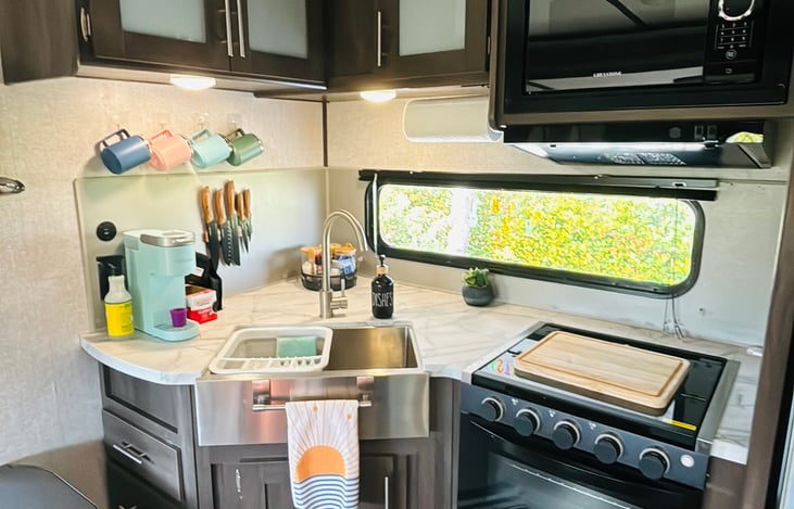 Complete kitchen and anything and everything you could want in a kitchen.