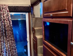 Thor Motor Coach Outlaw 37MD