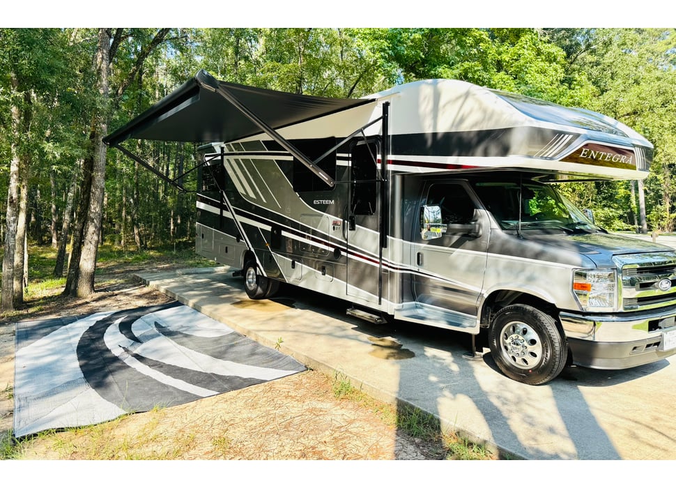 Class C Motor Home rentals in Lumberton