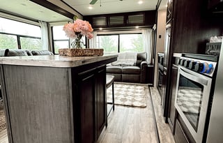 Phoenix Luxe Retreat – 2 Bedroom Family 5th Wheel