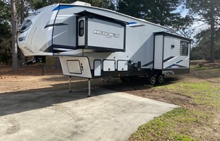 2021 Forest River Arctic Wolf 3550 Suite