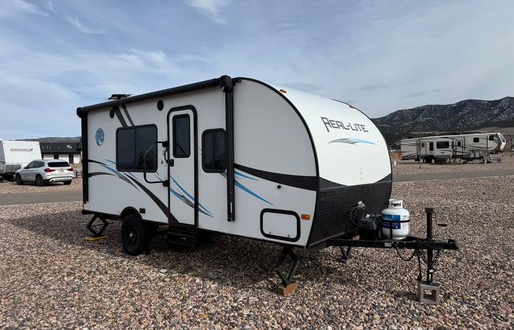 Cozy little trailer premium location in park