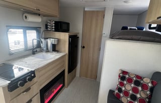 Lightweight trailer perfect for family getaway!