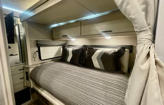 AWD Pet Friendly, Easy to drive even in Snow!