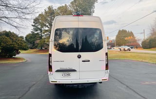 LUXURY 10 passengers VAN w TV, Kitchenette, Toilet