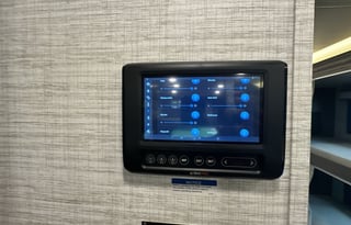 The Cowtown Coach! - AutoLevel, 2 A/Cs, Bunk Model