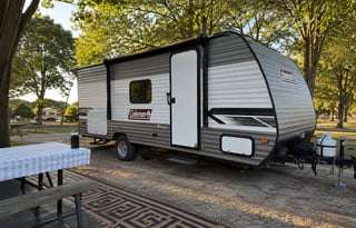 Family Bunkhouse with Chairs & RinseKit