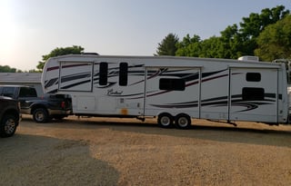 2009 Forest River Cardinal M-3802BH