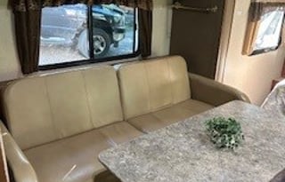 Stationary Cute Camper & FHU Space near Glacier NP