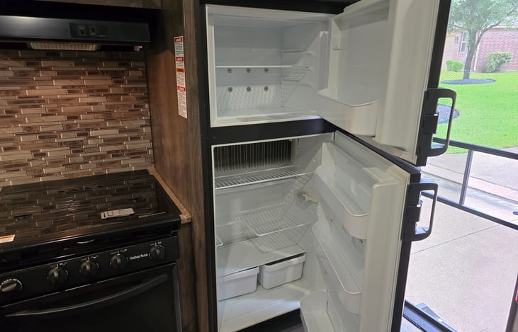 Refrigerator & Freezer unit